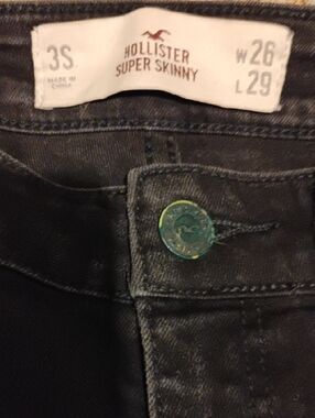 Hollister Super Skinny Jeans in Washed Charcoal Black